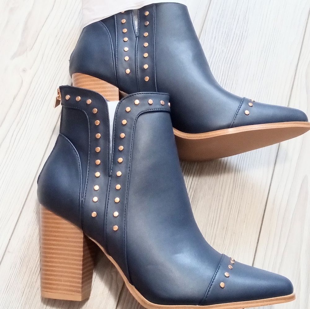 (S-4295) Rilista Women's Ankle Boot Sz 9